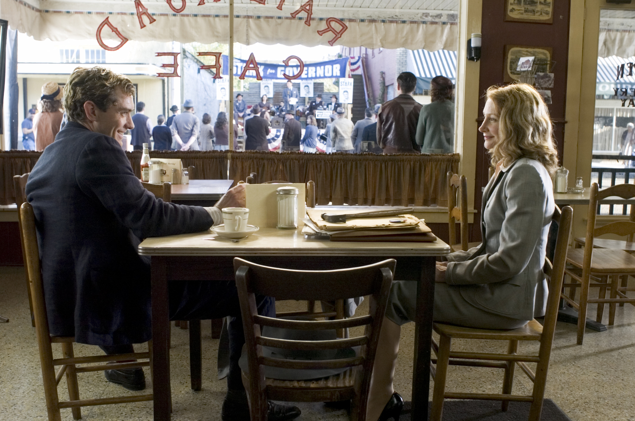 Still of Jude Law and Patricia Clarkson in All the King's Men (2006)