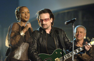 Mary J. Blige, Bono and Adam Clayton at event of The 48th Annual Grammy Awards (2006)