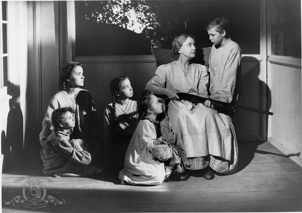 Still of Lillian Gish, Sally Jane Bruce, Cheryl Callaway, Gloria Castillo, Billy Chapin and Mary Ellen Clemons in The Night of the Hunter (1955)