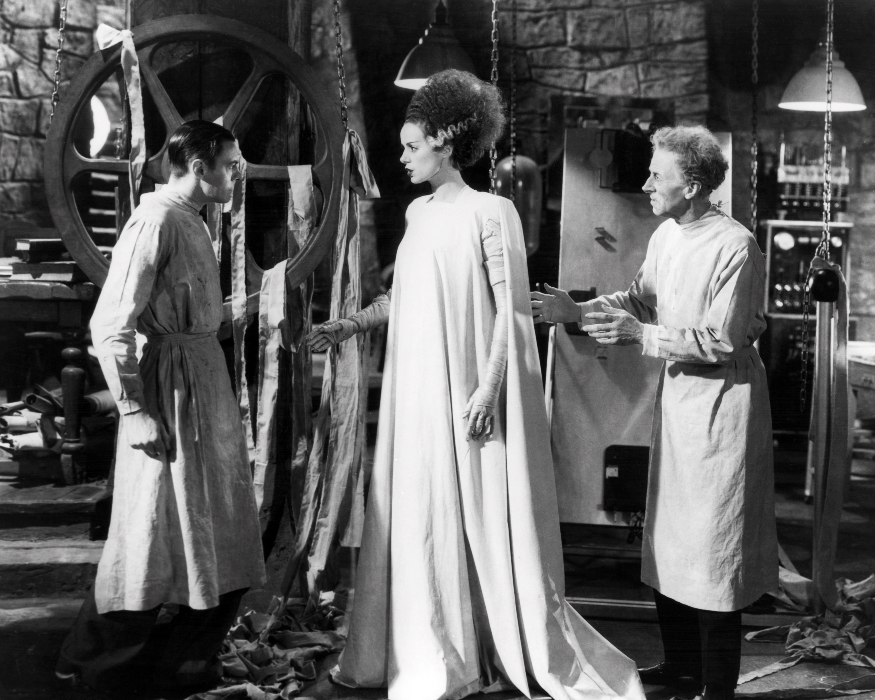 Still of Boris Karloff, Elsa Lanchester, Colin Clive and Valerie Hobson in Bride of Frankenstein (1935)