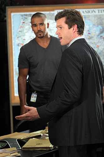 Still of Shemar Moore and Eric Close in Nusikalstami protai (2005)