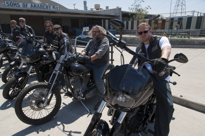 Still of Ron Perlman, Kim Coates, Charlie Hunnam, David Labrava and Mark Boone in Sons of Anarchy (2008)