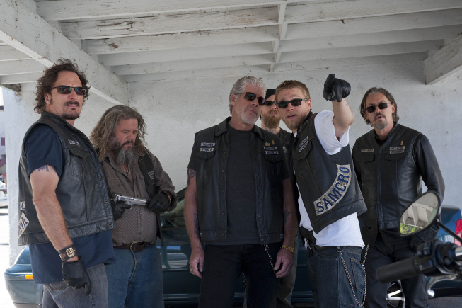 Still of Ron Perlman, Mark Boone Junior, Kim Coates, Tommy Flanagan, Charlie Hunnam and Ryan Hurst in Sons of Anarchy (2008)