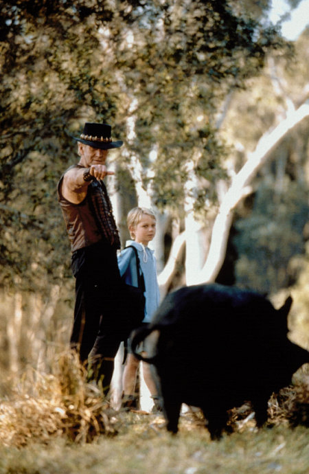 Still of Paul Hogan and Serge Cockburn in Crocodile Dundee in Los Angeles (2001)