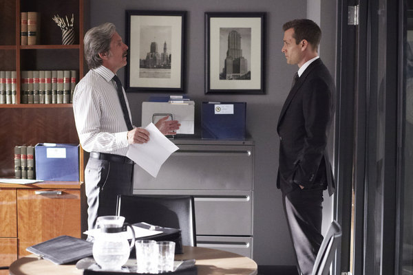 Still of Gary Cole and Gabriel Macht in Suits (2011)