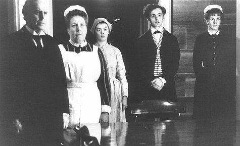Still of Julia Roberts, George Cole, Bronagh Gallagher, Michael Sheen and Kathy Staff in Mary Reilly (1996)