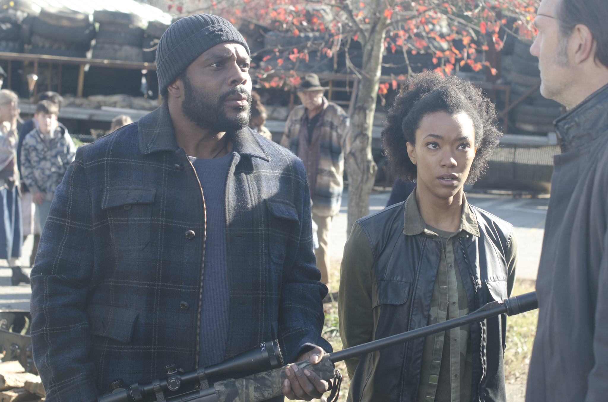 Still of Chad L. Coleman, David Morrissey and Sonequa Martin-Green in Vaiksciojantys negyveliai: Welcome to the Tombs (2013)