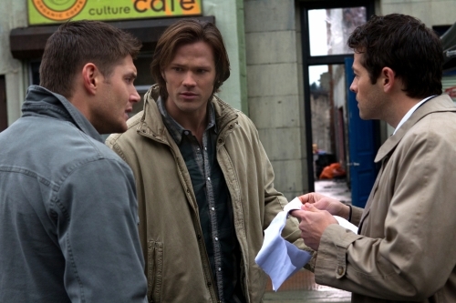 Still of Jensen Ackles, Misha Collins and Jared Padalecki in Supernatural (2005)