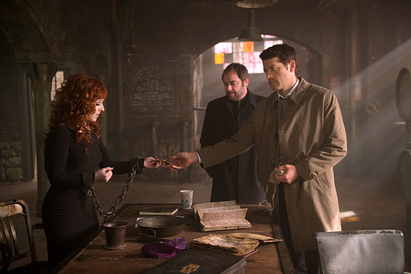 Still of Misha Collins, Mark Sheppard and Ruth Connell in Supernatural (2005)