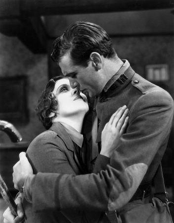 June Collyer and Lloyd Hughes in A Face in the Fog (1936)