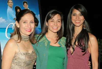 Yeniffer Behrens, Ineabelle Colón and Roselyn Sanchez at event of Cayo (2005)