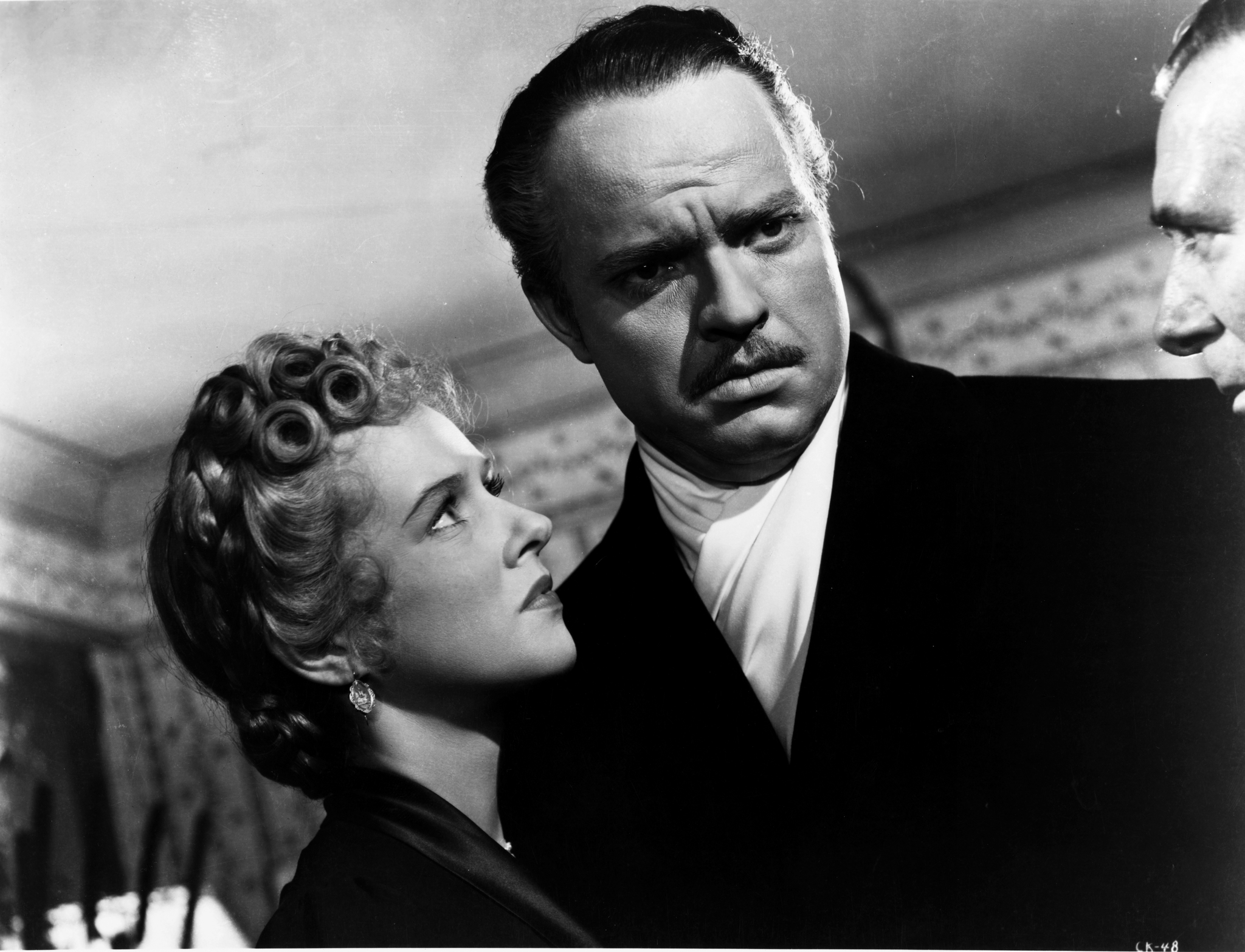 Still of Orson Welles and Dorothy Comingore in Citizen Kane (1941)