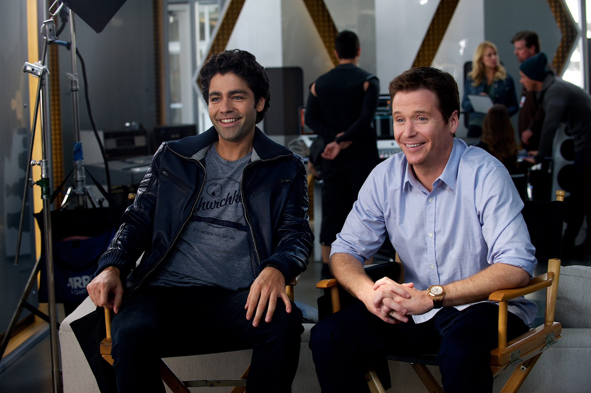 Still of Adrian Grenier and Kevin Connolly in Entourage (2015)
