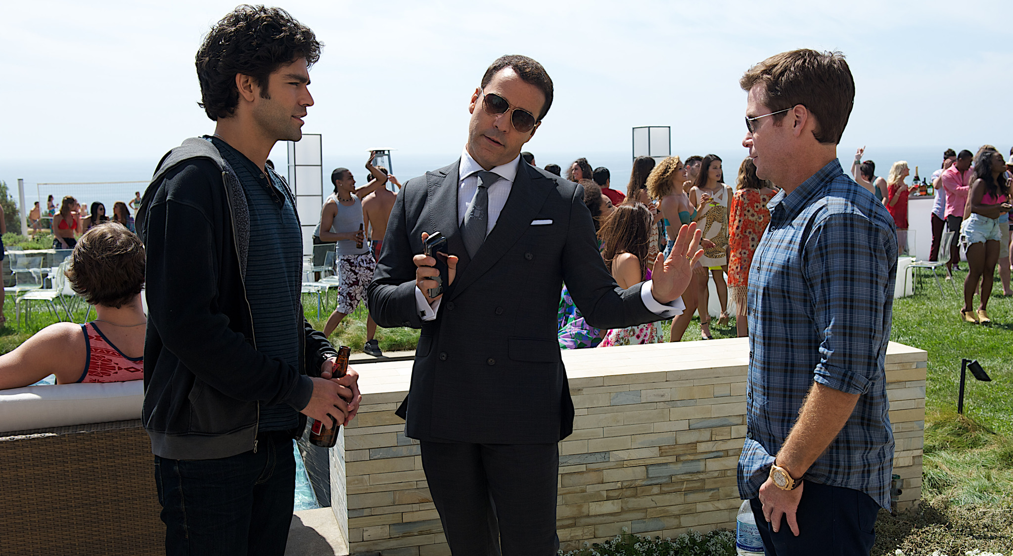 Still of Adrian Grenier, Jeremy Piven and Kevin Connolly in Entourage (2015)