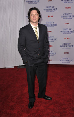 David Conrad at event of Ghost Whisperer (2005)