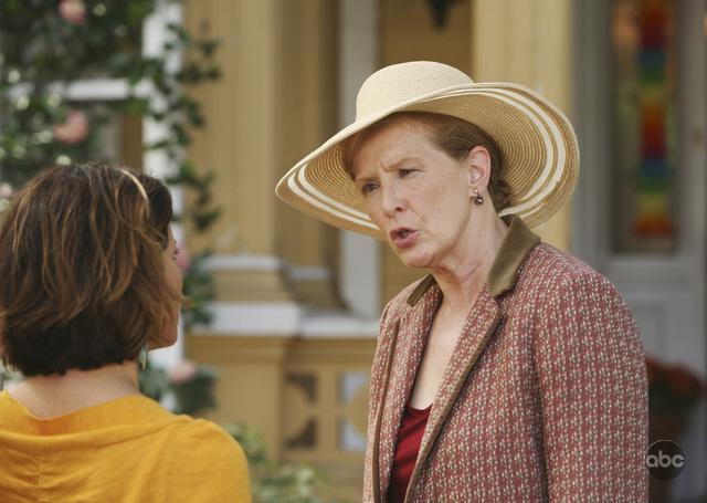 Still of Frances Conroy and Eva Longoria in Nusivylusios namu seimininkes (2004)