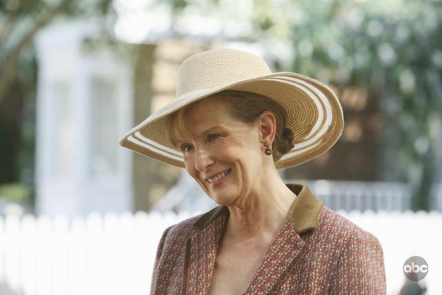 Still of Frances Conroy in Nusivylusios namu seimininkes (2004)