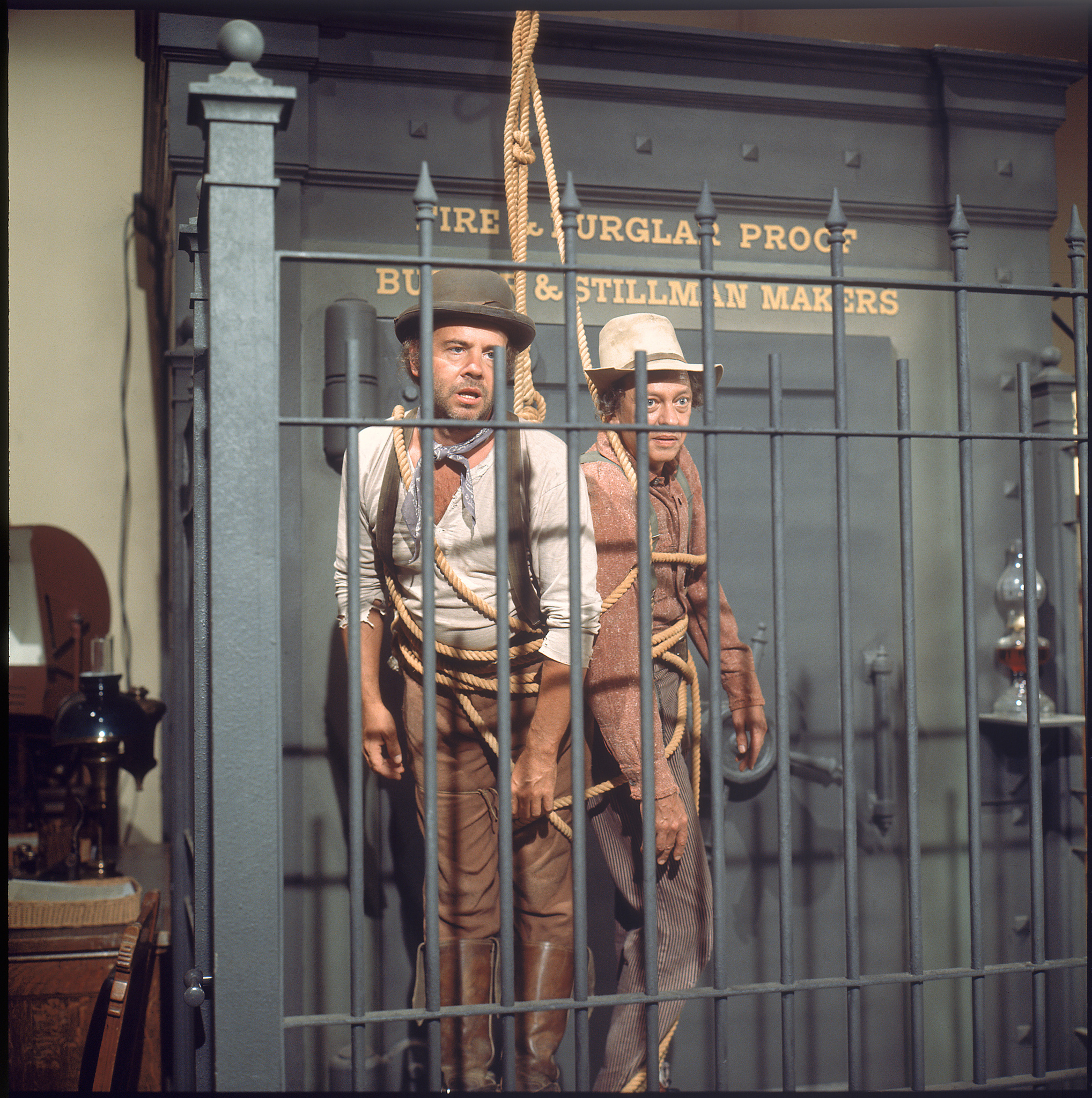 Still of Tim Conway and Don Knotts in The Apple Dumpling Gang (1975)