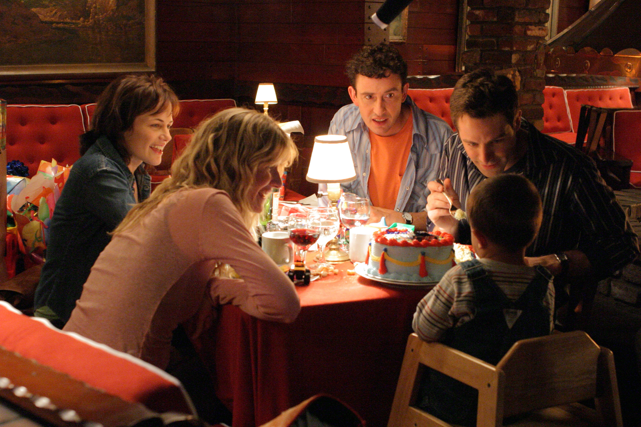 Still of Laura Dern, David Sutcliffe, Steve Coogan and Sarah Clarke in Happy Endings (2005)