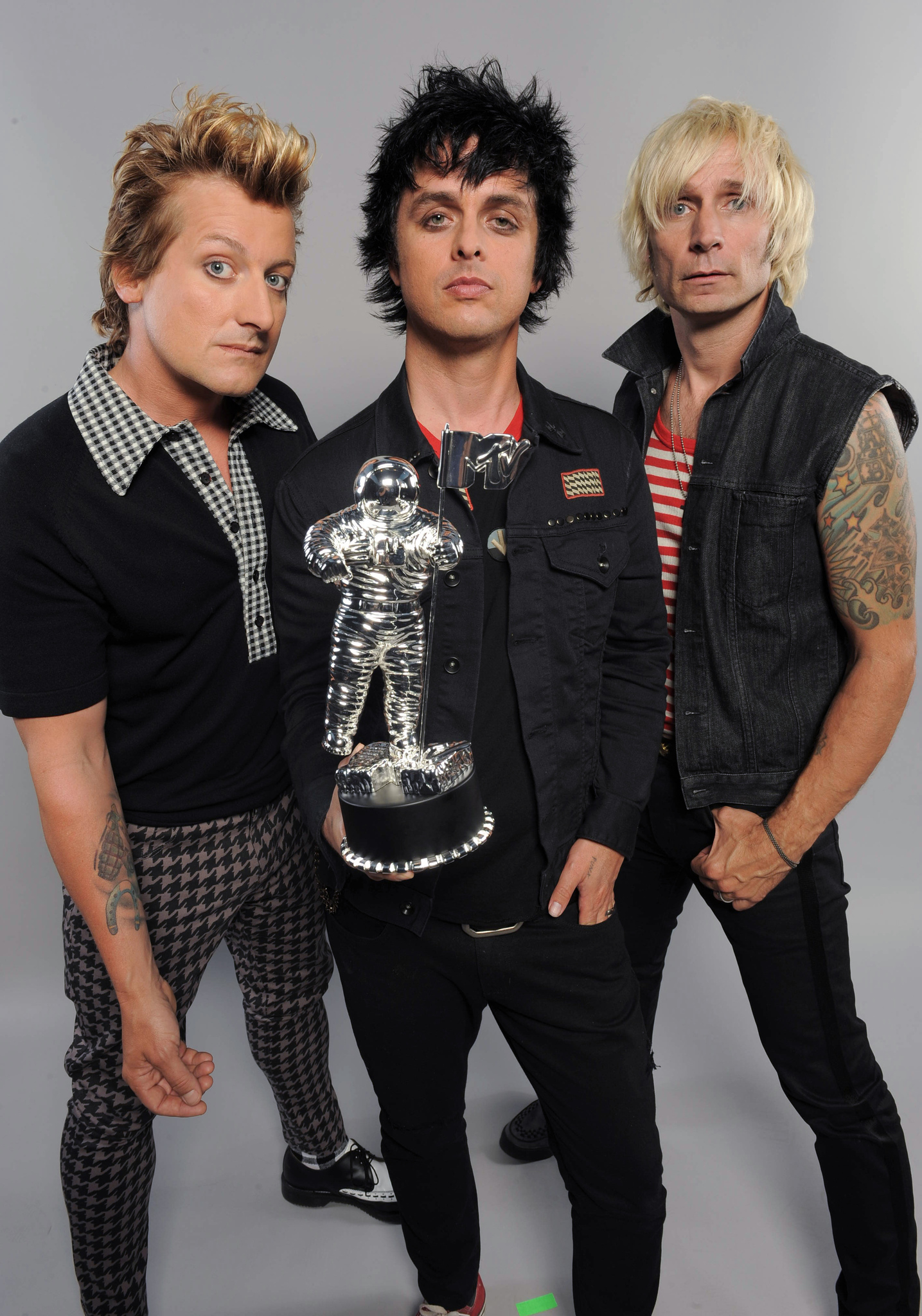 Still of Billie Joe Armstrong, Tre Cool and Mike Dirnt in 2012 MTV Video Music Awards (2012)