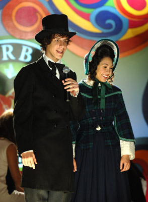 Ryan Cooley and Cassie Steele at event of Degrassi: The Next Generation (2001)
