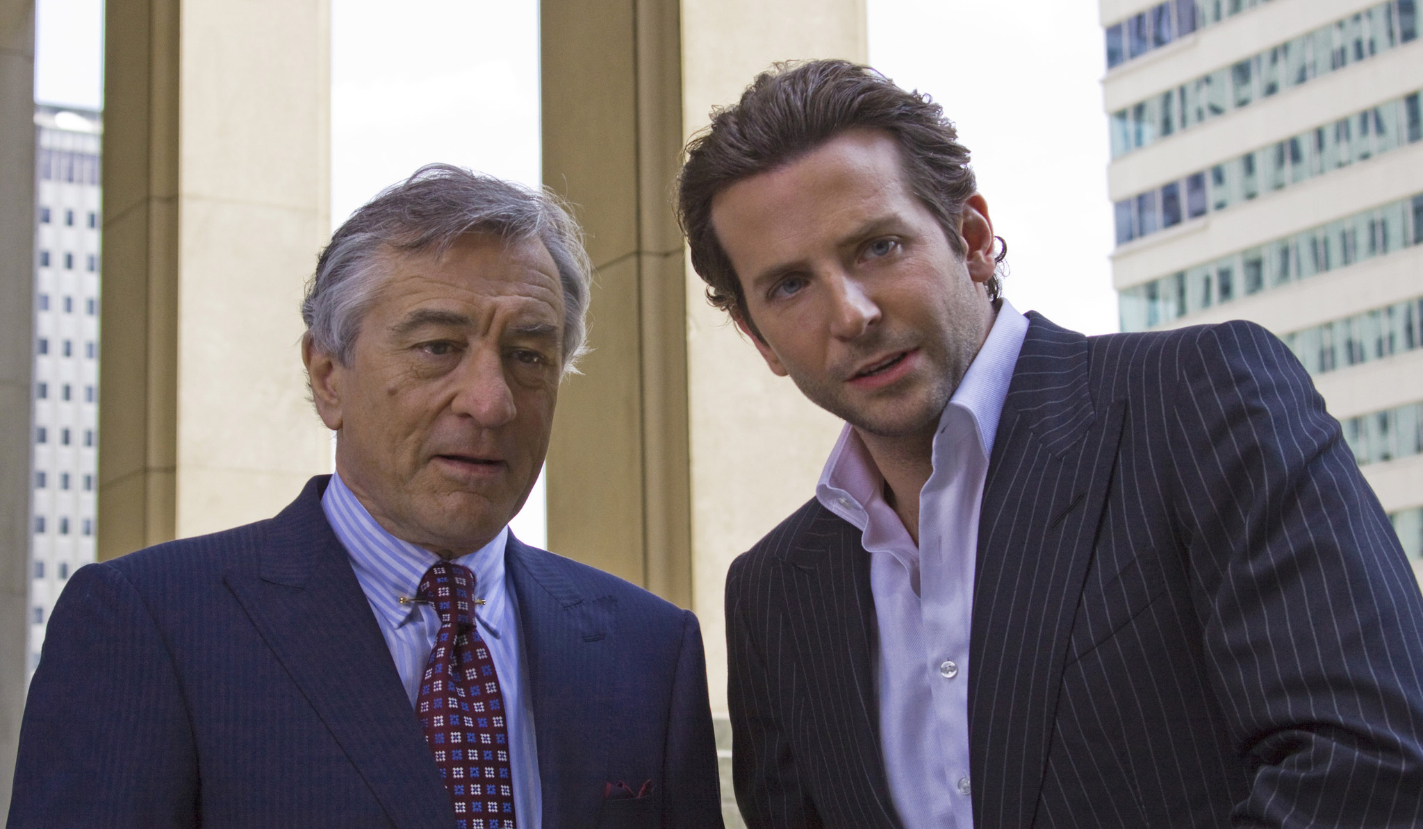 Still of Robert De Niro and Bradley Cooper in Salutinis efektas (2011)