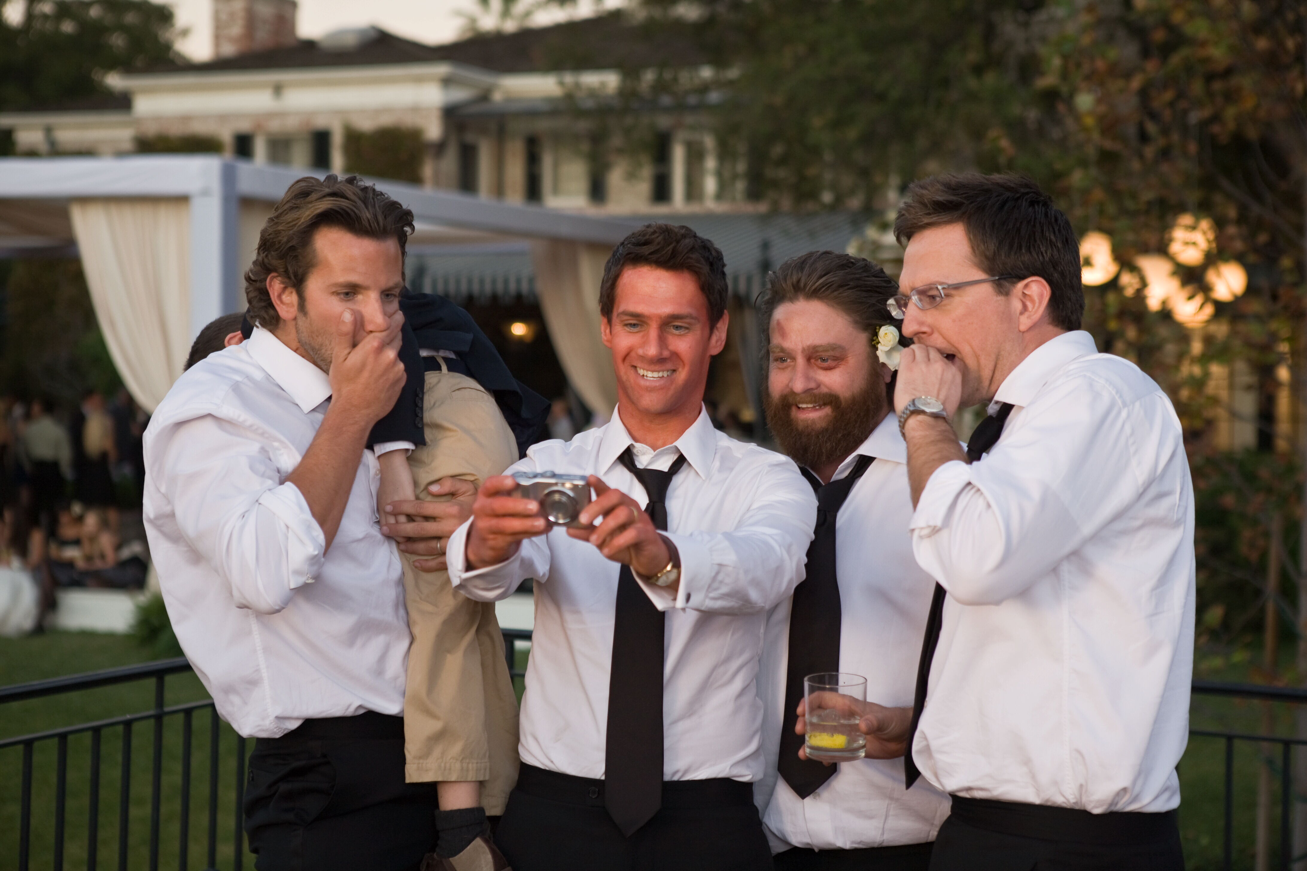 Still of Justin Bartha, Bradley Cooper, Zach Galifianakis and Ed Helms in Pagirios Las Vegase (2009)