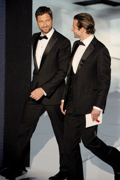 Gerard Butler and Bradley Cooper at event of The 82nd Annual Academy Awards (2010)