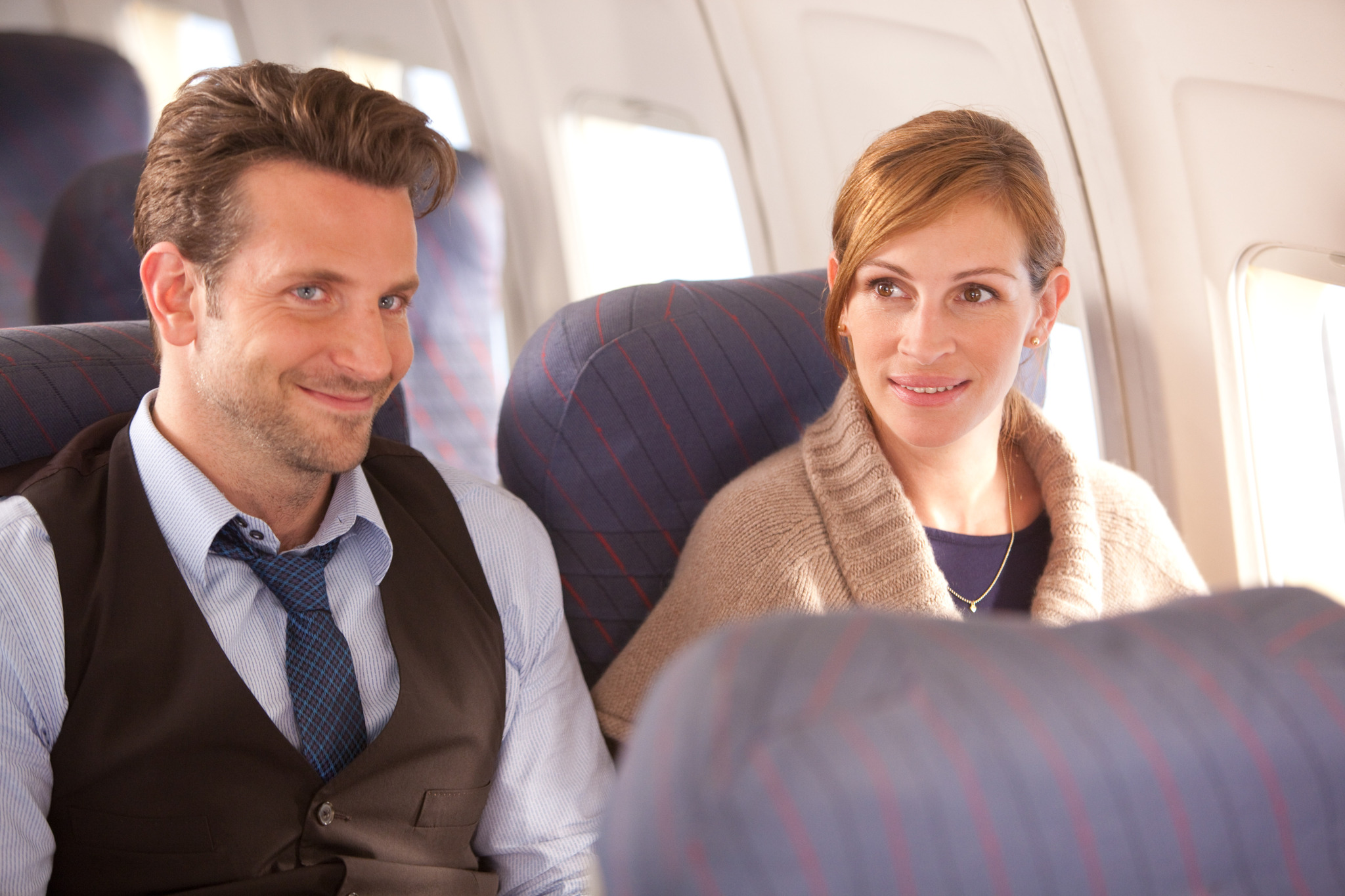 Still of Julia Roberts and Bradley Cooper in Valentino diena (2010)