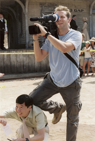 Still of Bradley Cooper and Ken Jeong in All About Steve (2009)