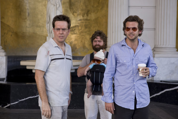 Still of Bradley Cooper, Zach Galifianakis and Ed Helms in Pagirios Las Vegase (2009)