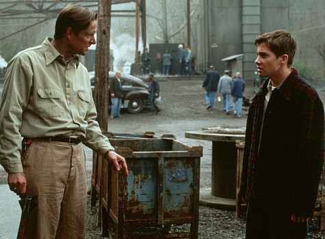 Still of Chris Cooper and Jake Gyllenhaal in October Sky (1999)