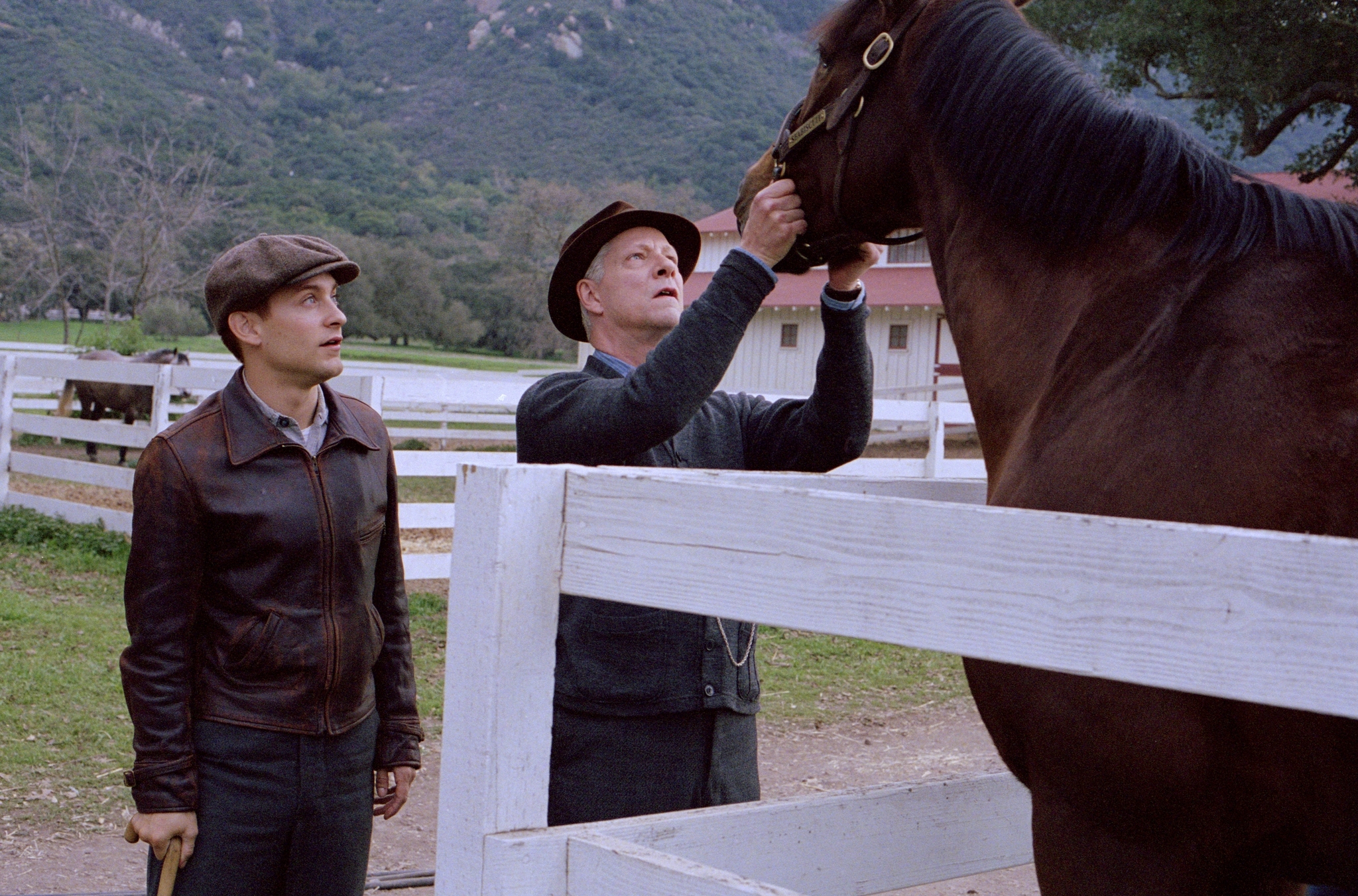 Still of Tobey Maguire and Chris Cooper in Favoritas (2003)