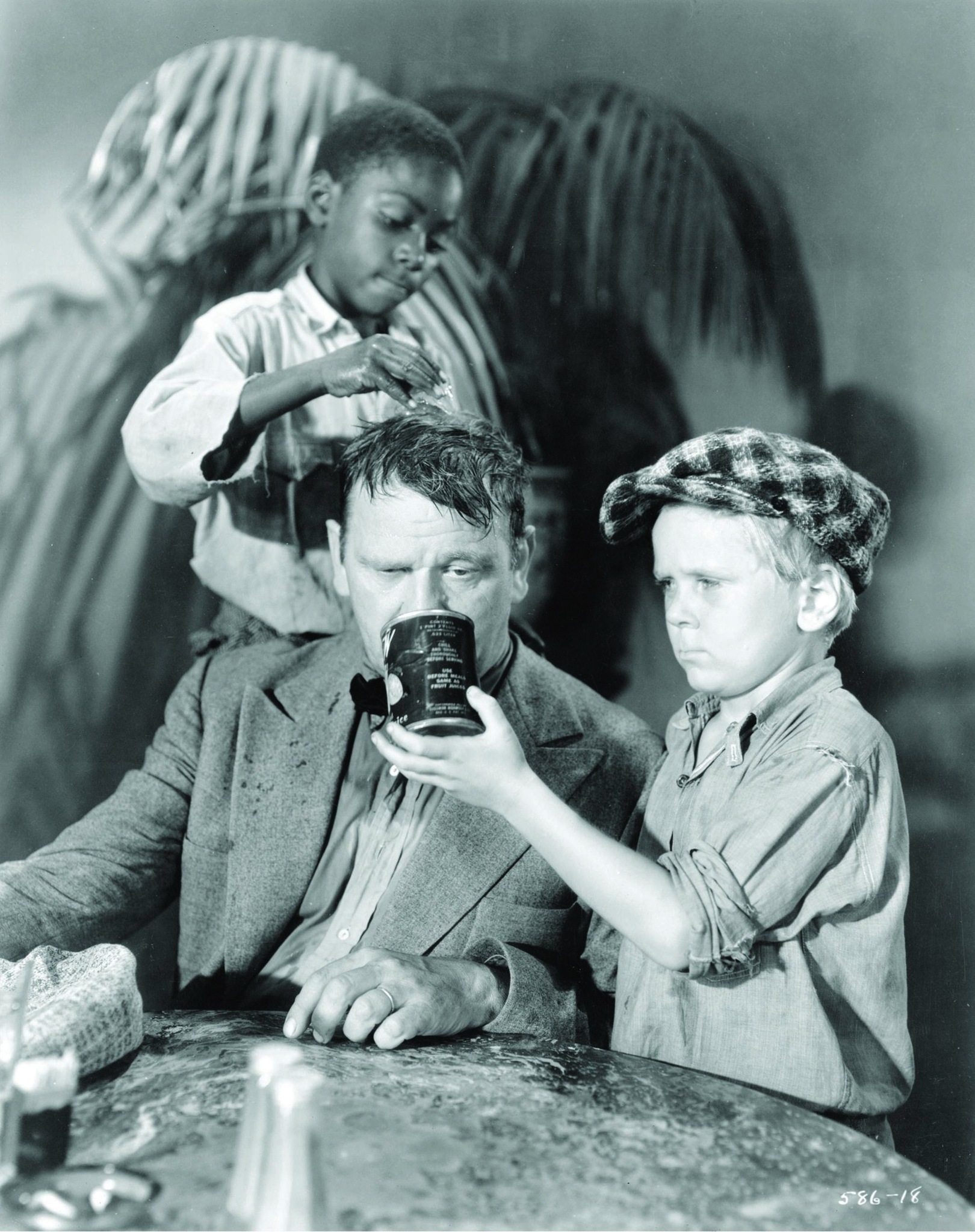 Still of Wallace Beery, Jackie Cooper and Jesse Scott in The Champ (1931)
