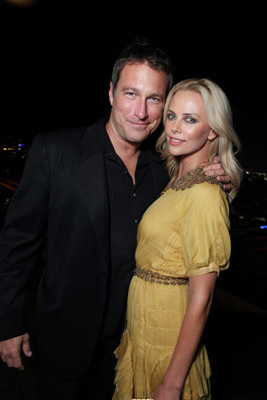 Charlize Theron and John Corbett at event of The Burning Plain (2008)