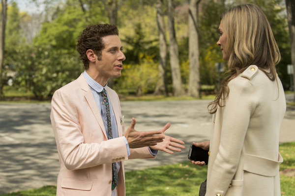 Still of Julie Claire and Paulo Costanzo in Royal Pains (2009)