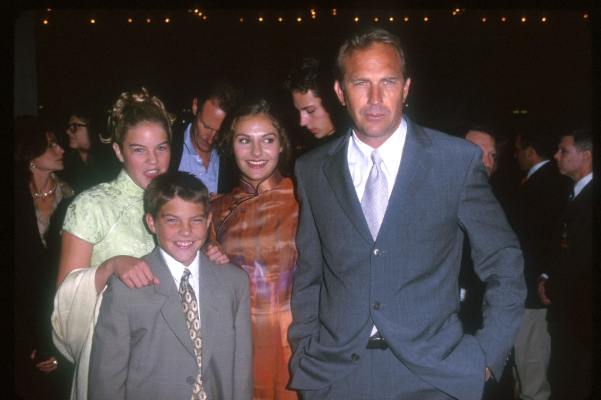 Kevin Costner, Annie Costner, Joe Costner and Lily Costner at event of For Love of the Game (1999)