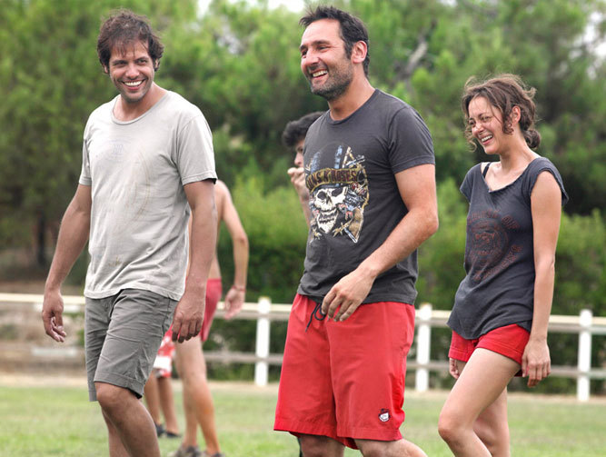 Still of Marion Cotillard, Laurent Lafitte and Gilles Lellouche in Les petits mouchoirs (2010)