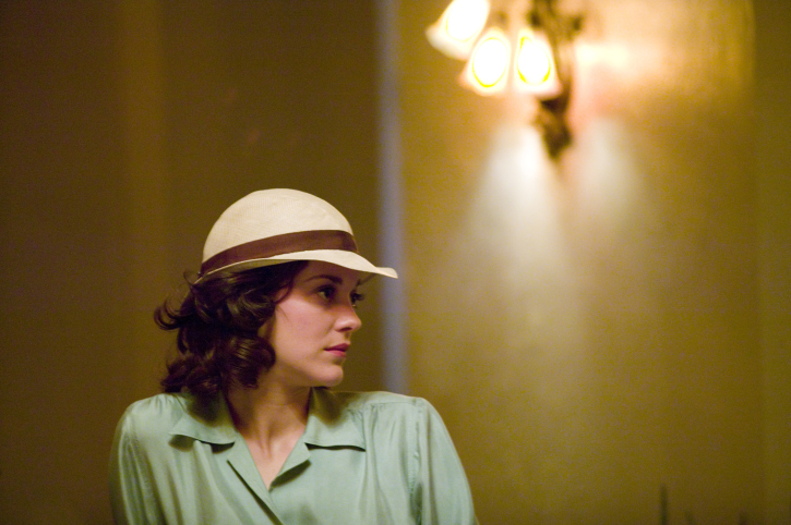 Still of Marion Cotillard in Visuomenes priesai (2009)