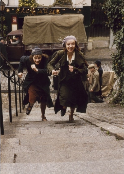 Still of Marion Cotillard and Sylvie Testud in Edit Piaf: rozinis gyvenimas (2007)