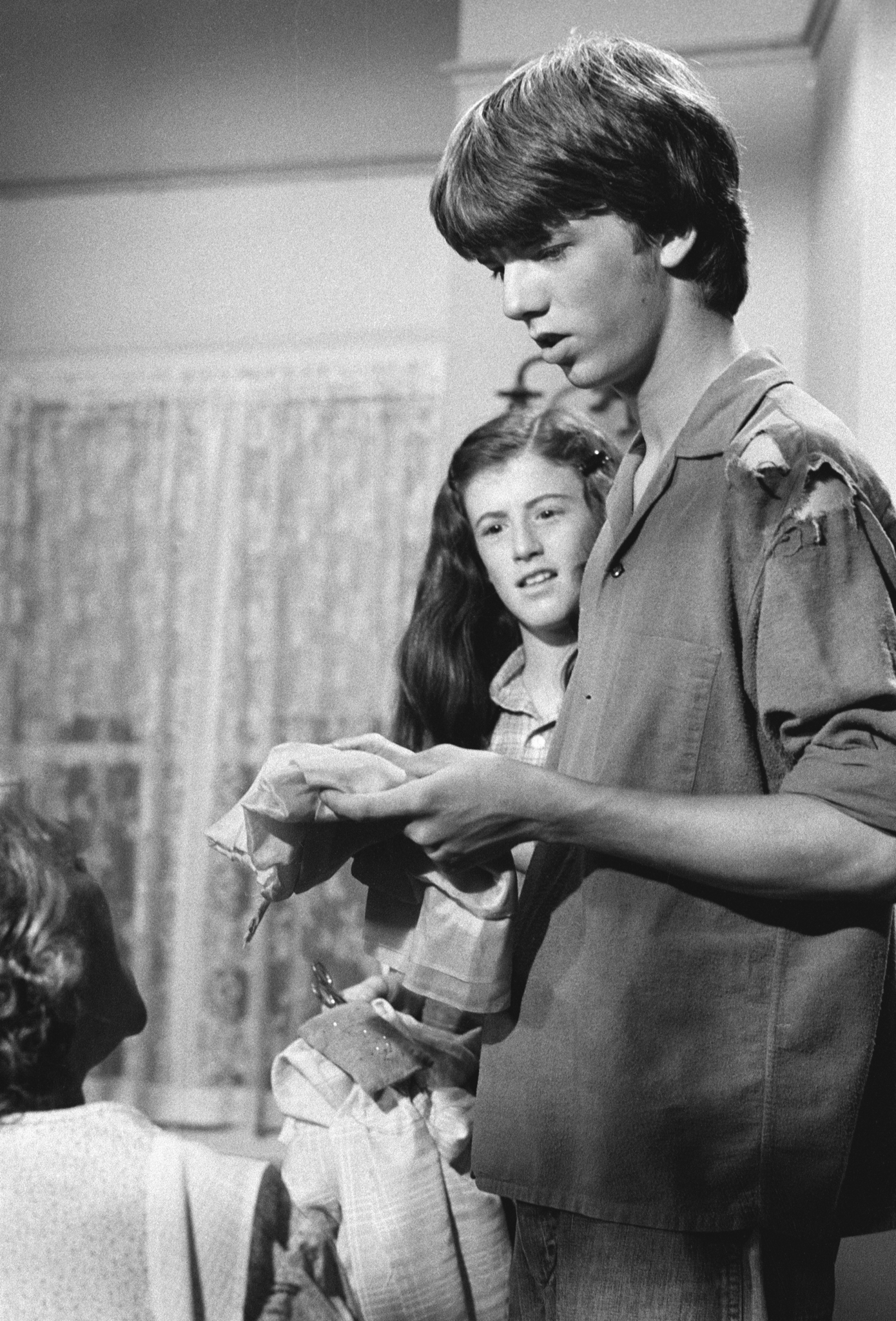 Still of Kami Cotler and David Harper in The Waltons (1971)