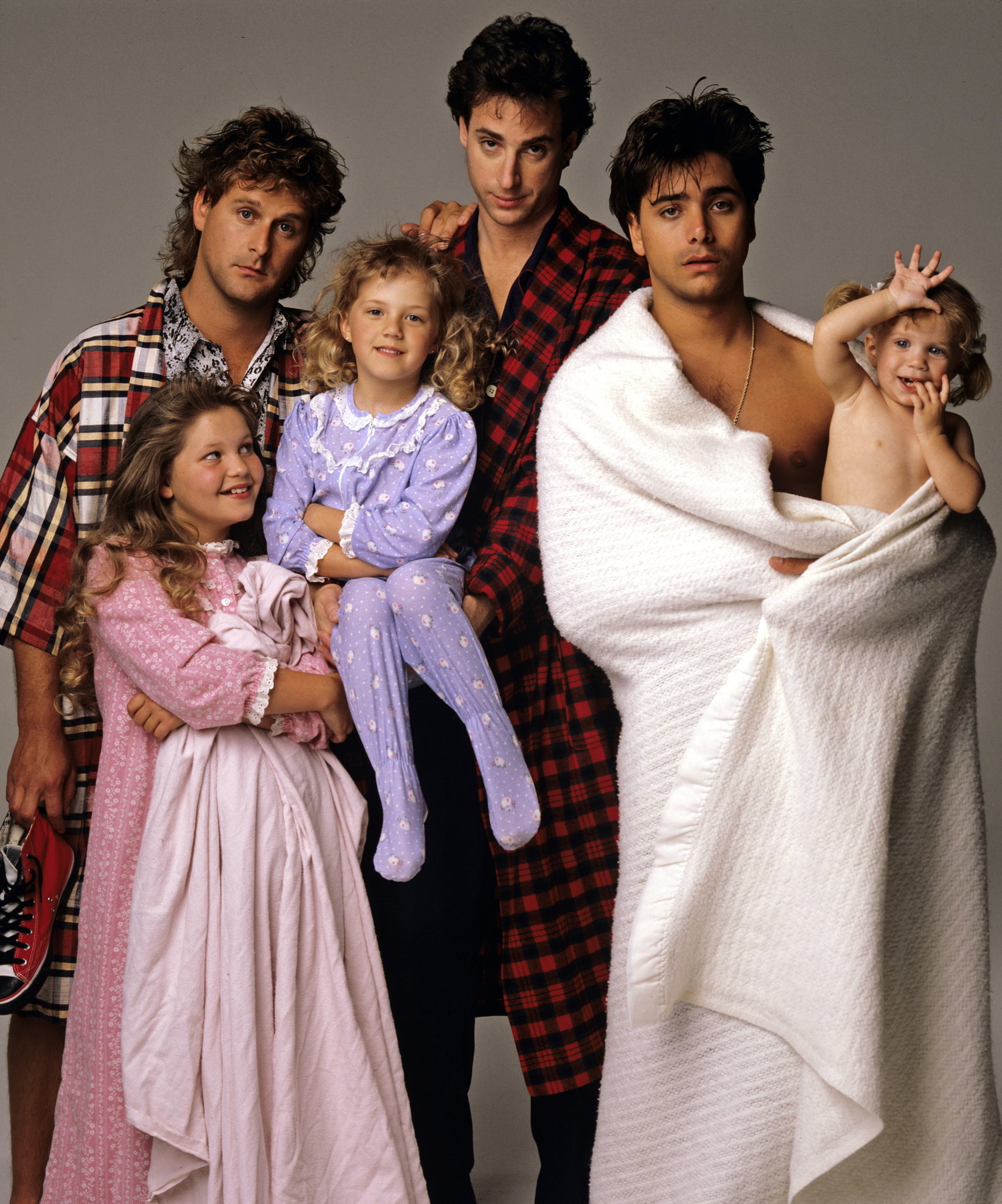 Still of Ashley Olsen, John Stamos, Candace Cameron Bure, Dave Coulier, Bob Saget and Jodie Sweetin in Full House (1987)