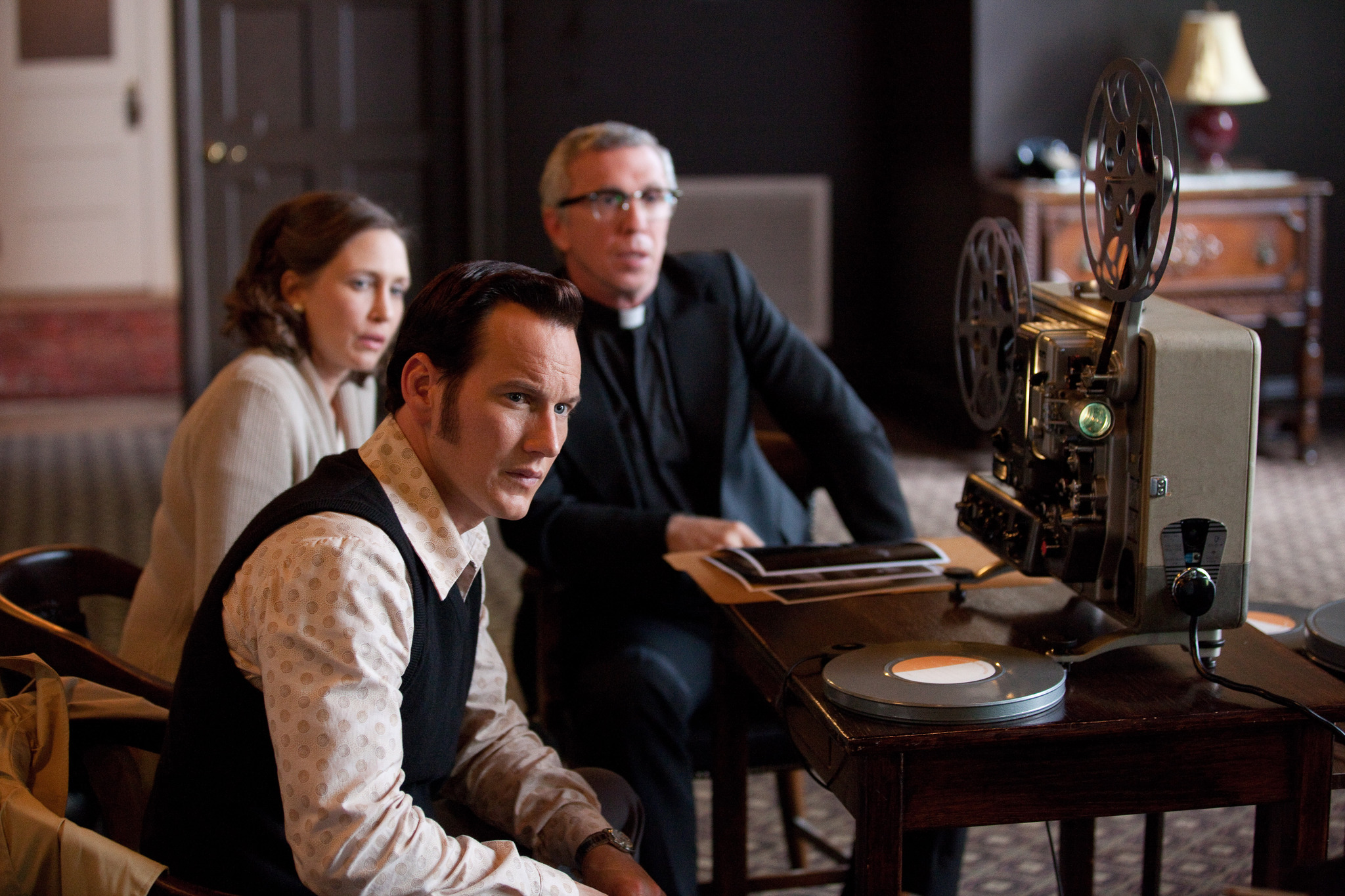 Still of Steve Coulter, Vera Farmiga and Patrick Wilson in Isvarymas (2013)