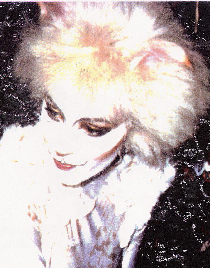 Amanda Courtney-Davies as Victoria the White Cat in CATS
