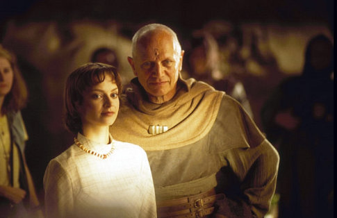 Still of Steven Berkoff and Julie Cox in Children of Dune (2003)