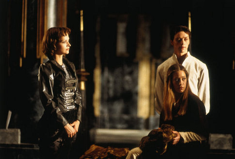 (l-r) Princess Irulun (Julie Cox), Ghanima (Jessica Brooks) and Leto II (James McAvoy)