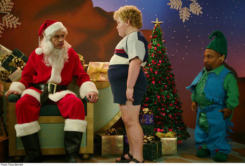 Still of Billy Bob Thornton, Tony Cox and Brett Kelly in Bad Santa (2003)