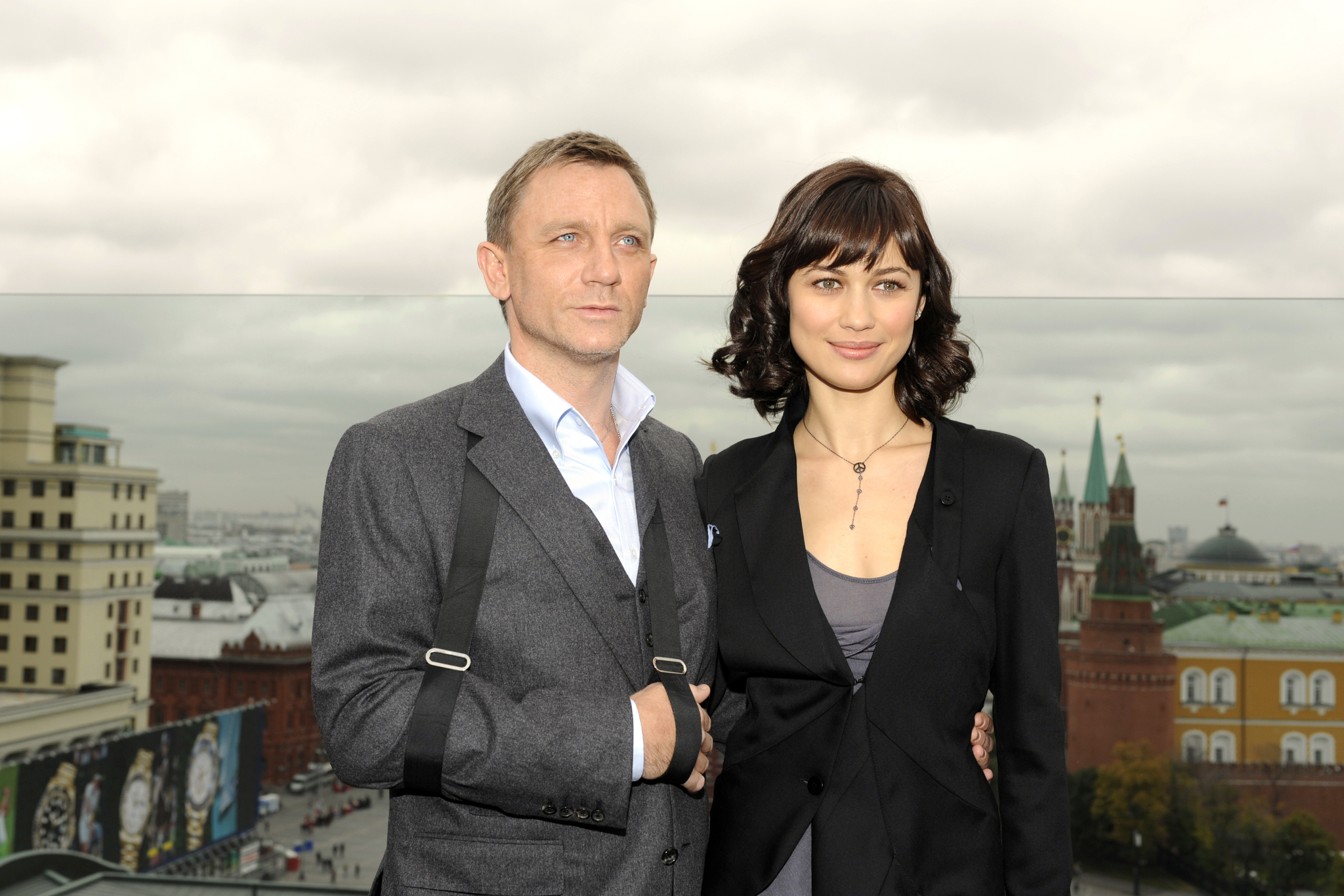Daniel Craig and Olga Kurylenko at event of Paguodos kvantas (2008)