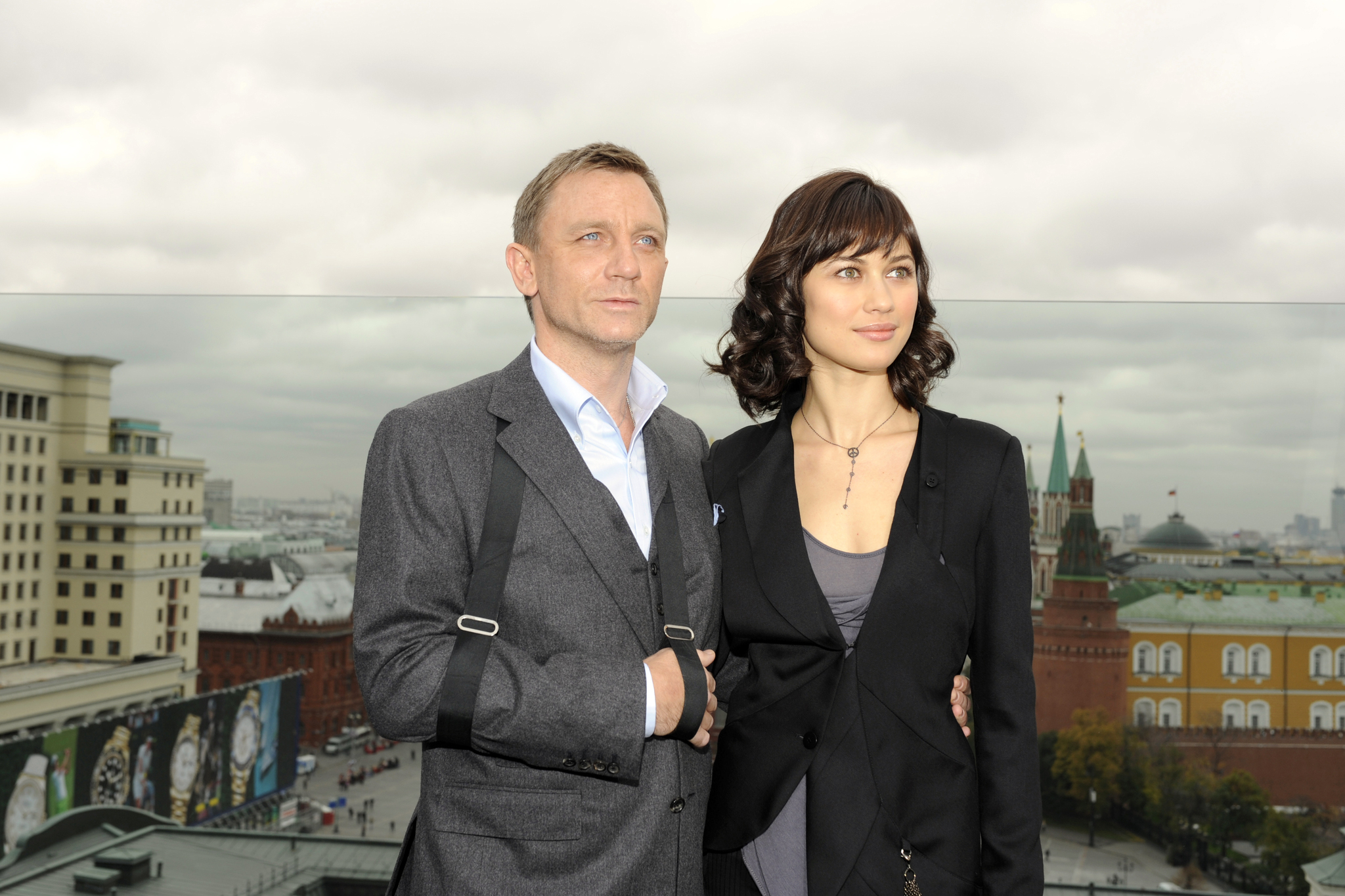 Daniel Craig and Olga Kurylenko at event of Paguodos kvantas (2008)