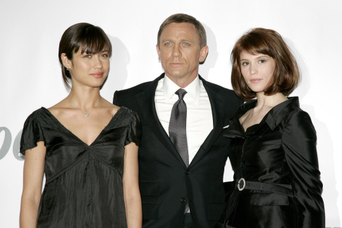 Daniel Craig, Olga Kurylenko and Gemma Arterton at event of Paguodos kvantas (2008)